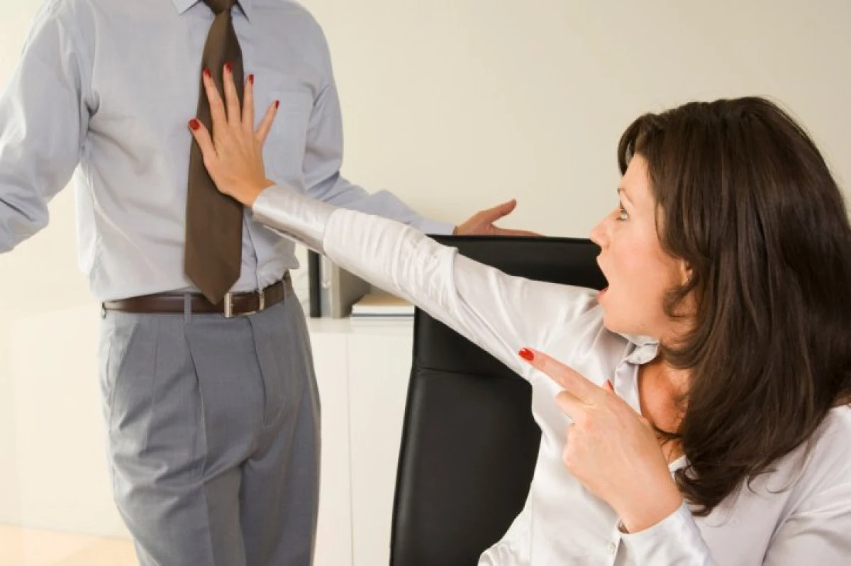 Salariații care reclamă discriminări sau hărțuiri sexuale la locul de muncă nu pot fi concediați