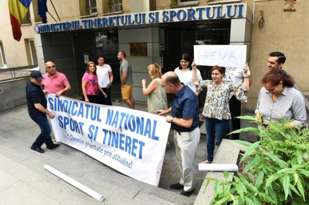Salariaţii din Ministerul Tineretului şi Sportului intră în grevă generală