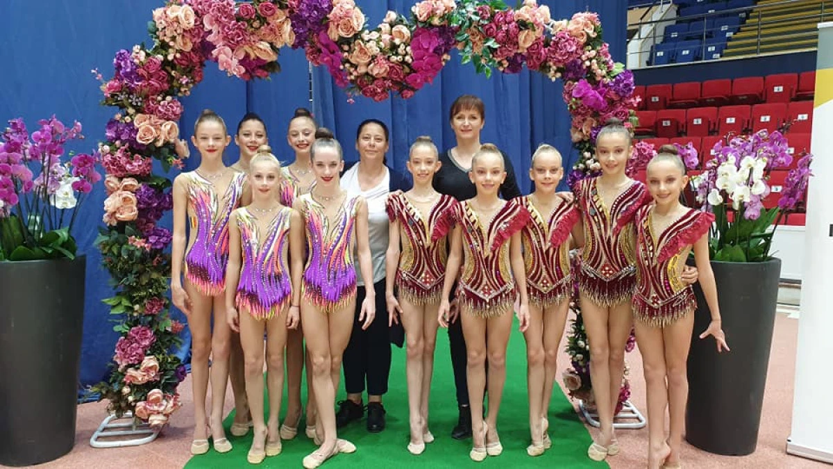 Salbă de medalii pentru gimnastele arădene, la ritmică