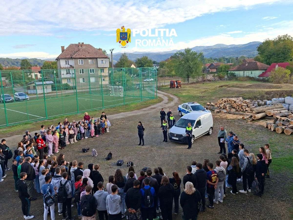 „Săptămâna prevenirii criminalității” s-a încheiat alături de elevii din Hălmagiu și Vârfurile