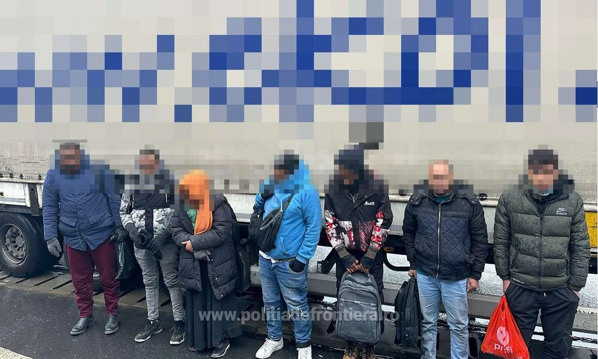 Șaptesprezece cetăţeni străini, depistați ascunși în trei mijloace de transport la Nădlac II