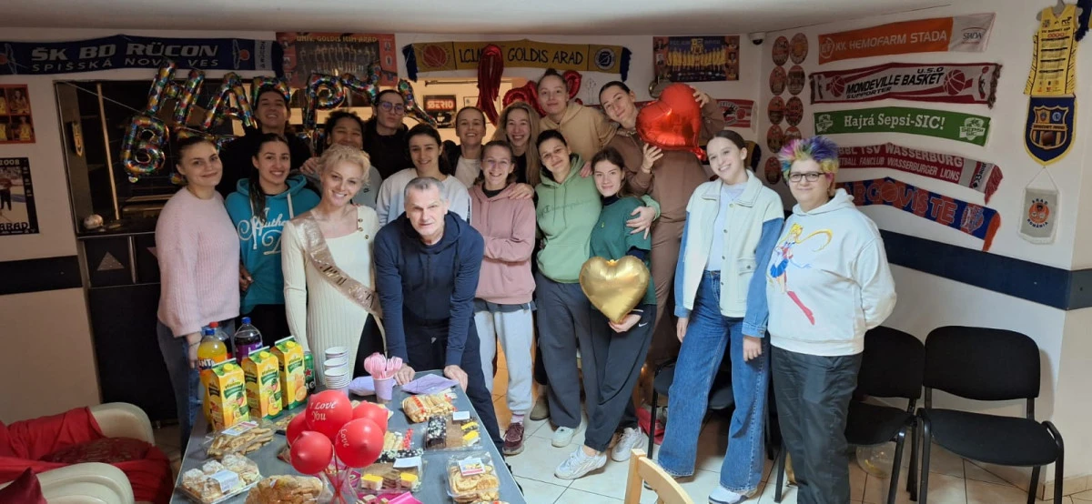 Sârboaica îndrăgostită de baschet și Arad trebuie să câștige meciul vieții! Echipa i-a pregătit o petrecere surpriză de ziua ei (FOTO)