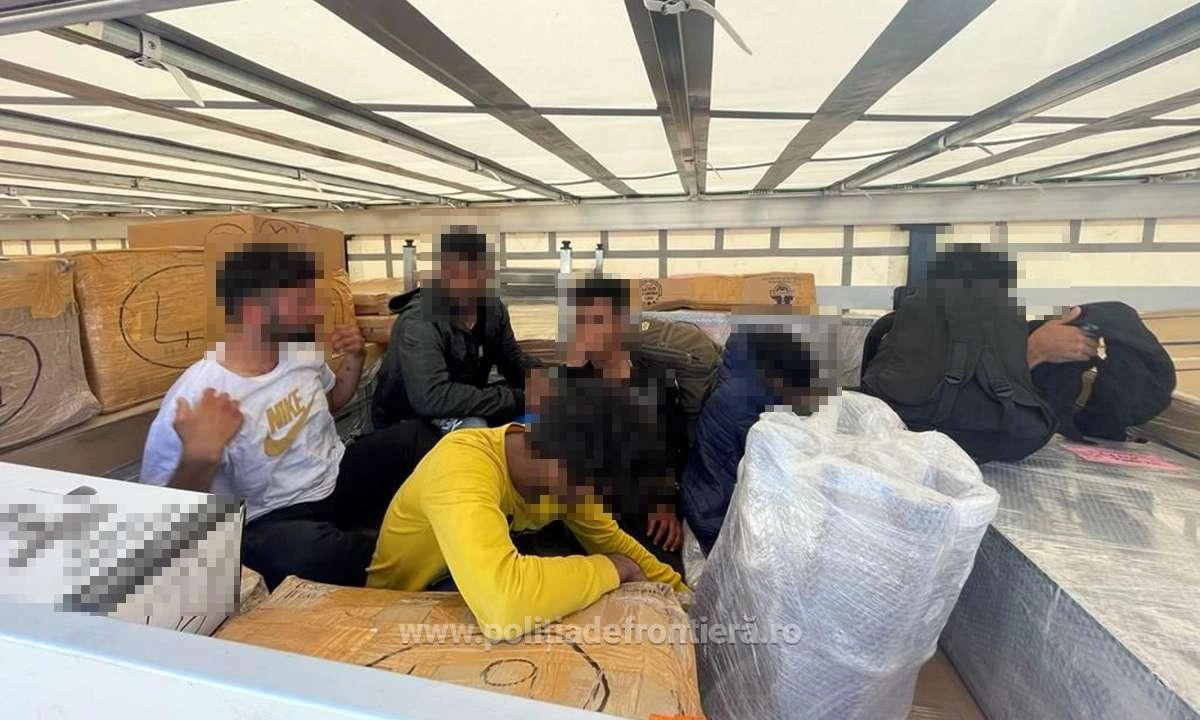 Şase bărbaţi din Pakistan intenţionau să ajungă ilegal în Spaţiul Schengen, ascunşi într-un TIR cu piese auto