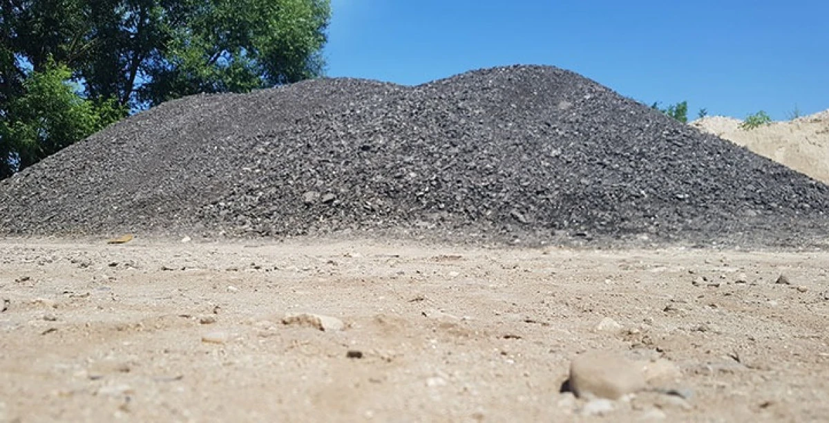 Șase bărbați, prinși în timp ce exploatau ilegal balast din albia râului Mureș