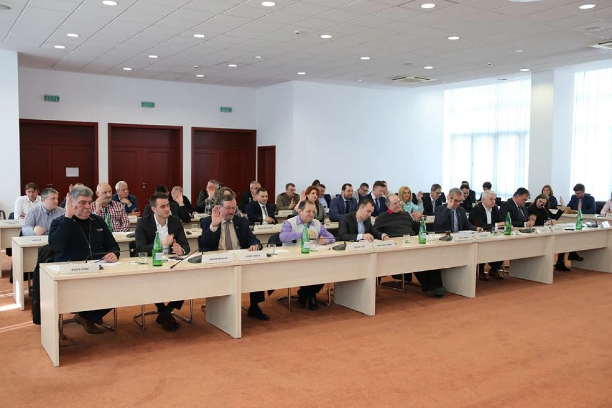 Șase drumuri județene se tot pregătesc pentru modernizare