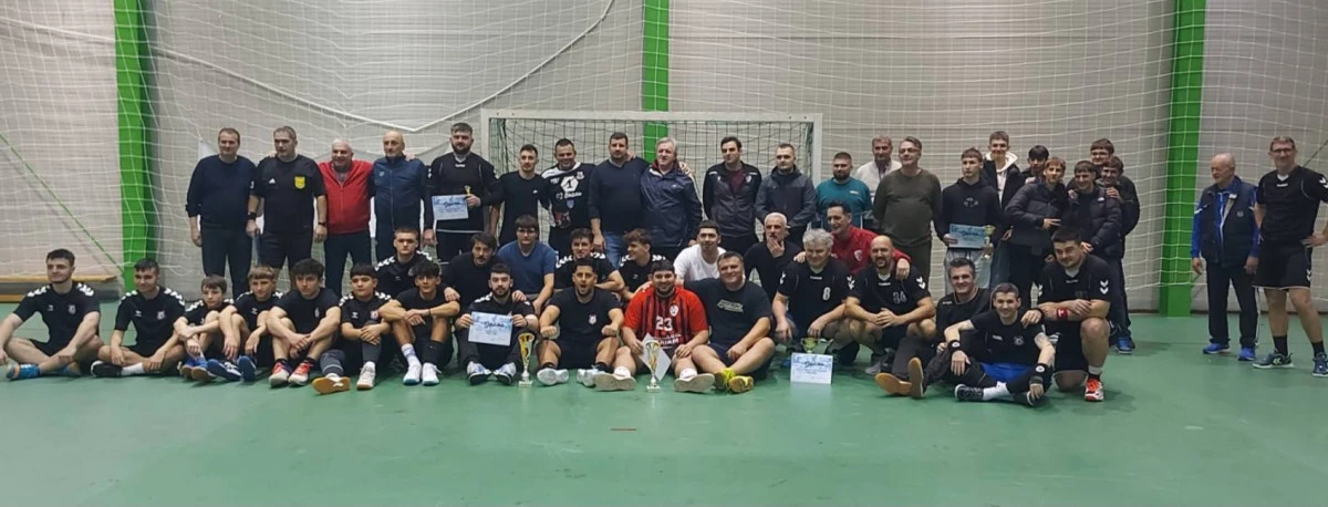 Șase echipe de handbal au jucat la Arad în memoria lui Teo Țucudean
