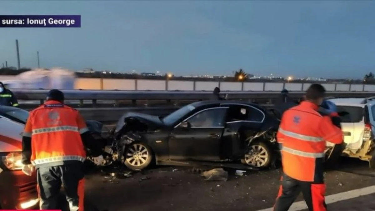 Şase răniţi şi zece maşini distruse, într-un accident petrecut pe autostradă
