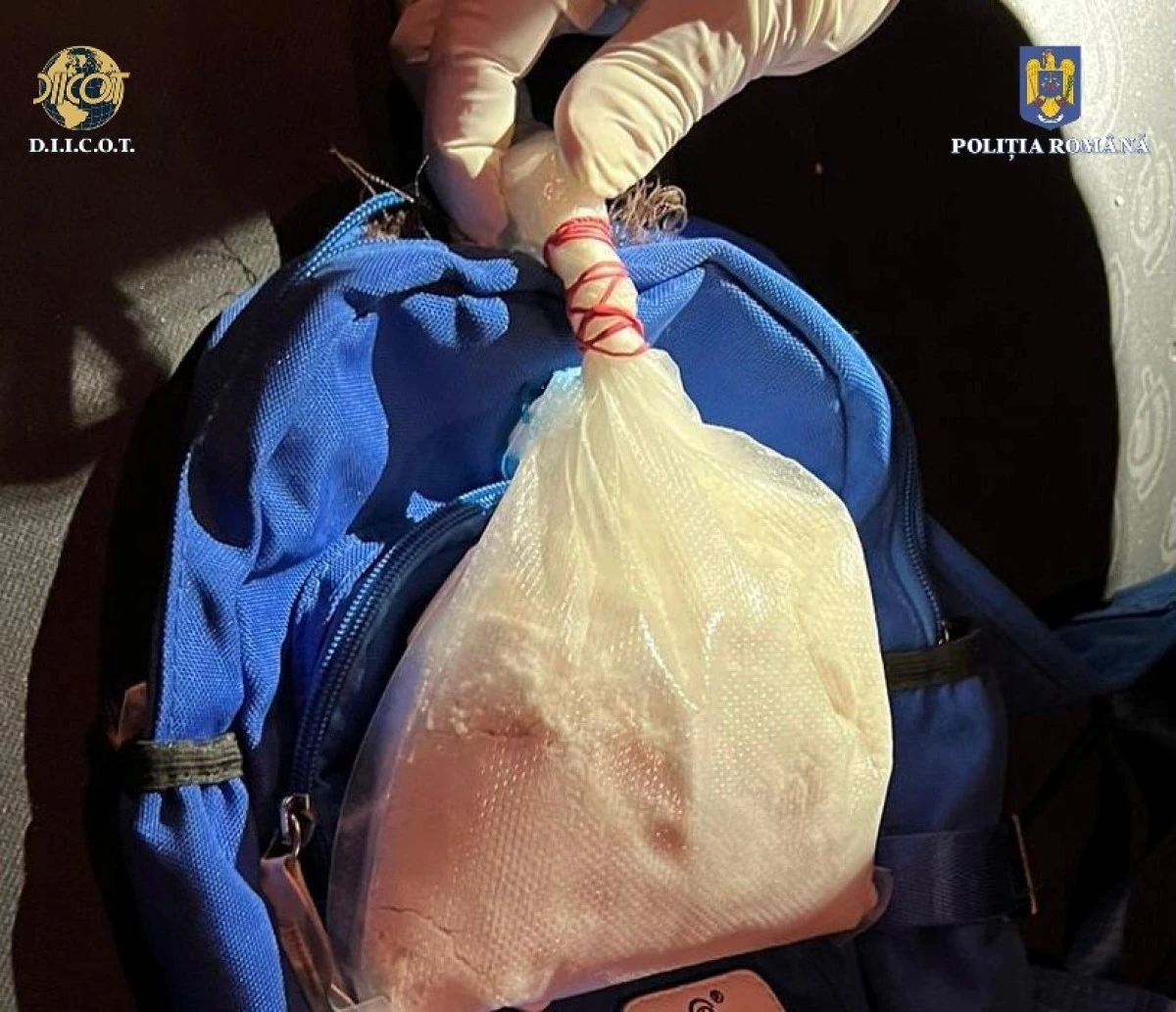 Șase traficanți de droguri au fost prinși în flagrant de polițiștii SCCO Arad