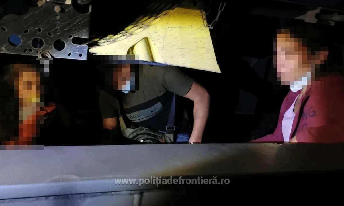 Șase turci, prinși pe platforma  unui tren de marfă la P.T.F Curtici