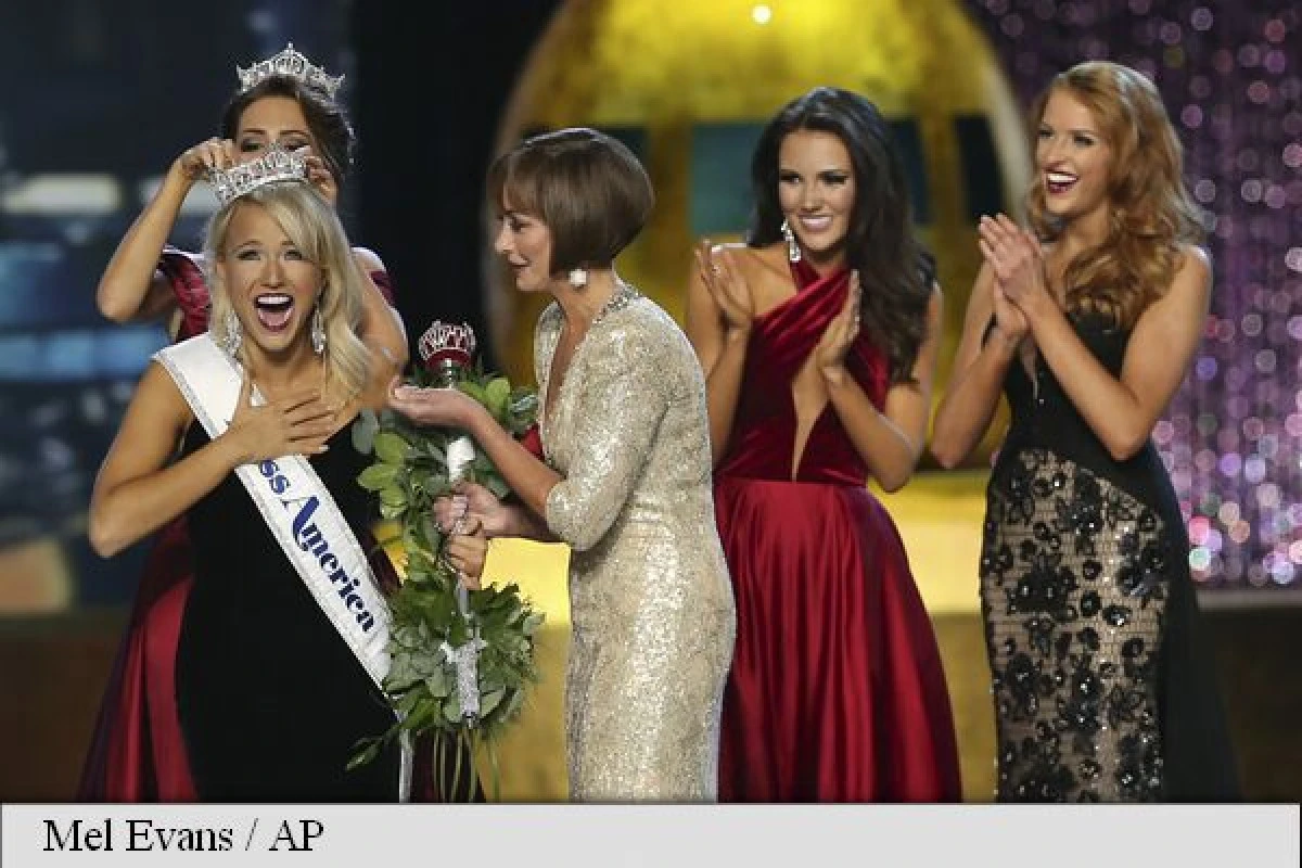 SAVVY SHIELDS ESTE MISS AMERICA 2017