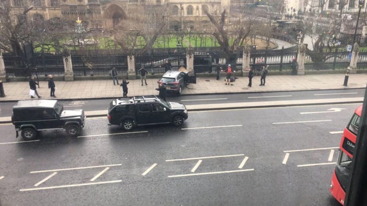Schimb de focuri lângă Parlamentul Britanic. Cel puțin 12 persoane au fost rănite