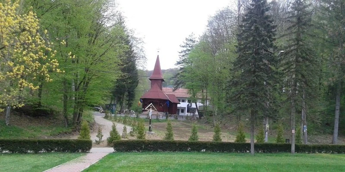 Schitul Moneasa, în haină de sărbătoare