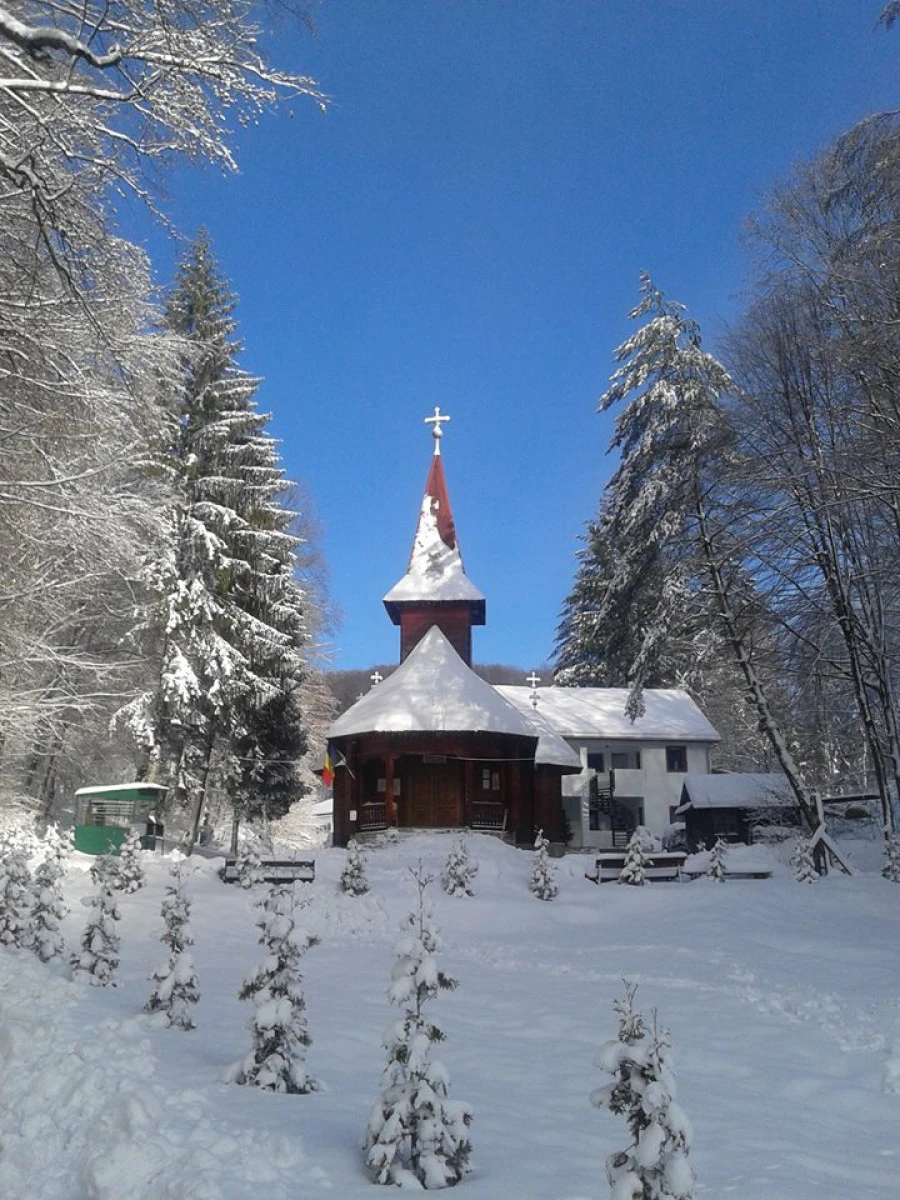 Schitul Moneasa, unul dintre puținele locașuri monahale construite în Arhiepiscopia Aradului după 1989