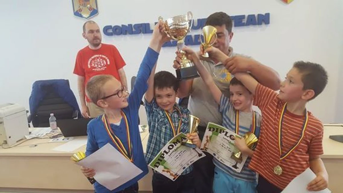 ȘCOALA GIMNAZIALĂ NR.5, CAMPIOANĂ LA ȘAH