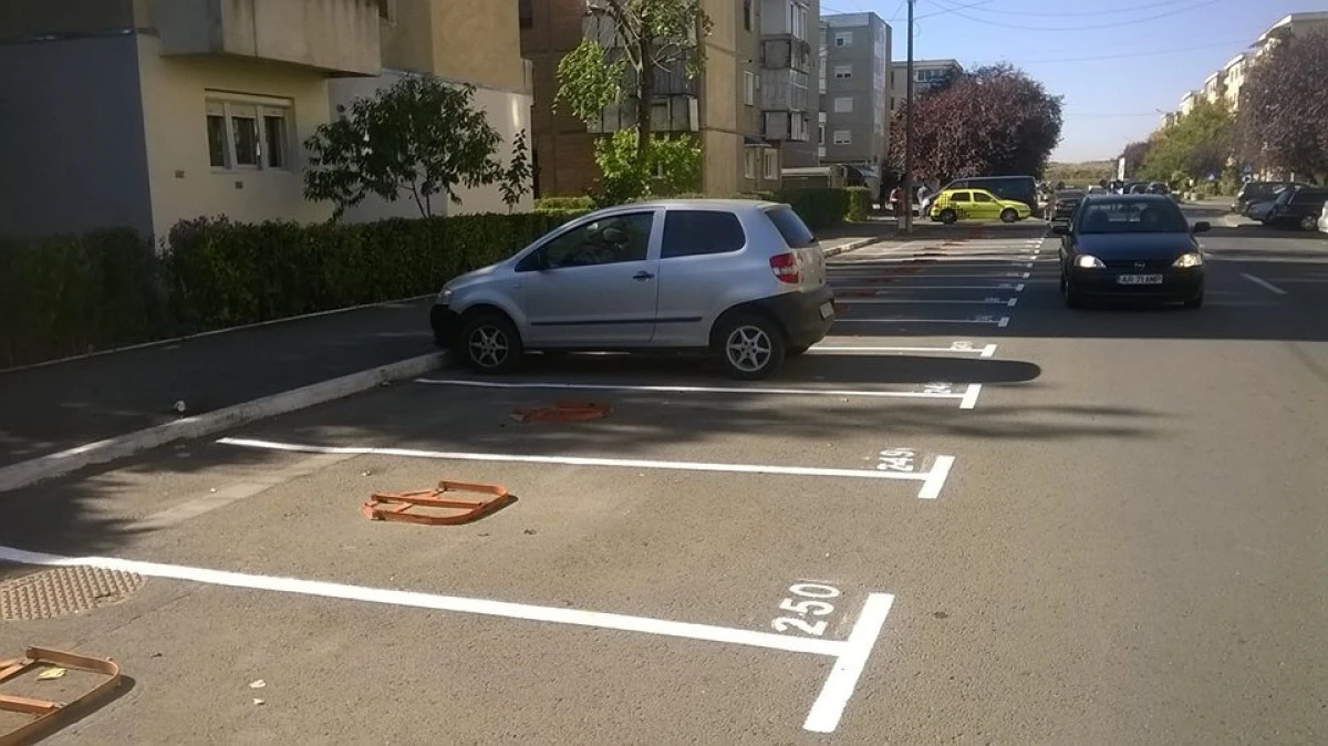 Se amenajează și numerotează locurile de parcare din Alfa, Confecţii, Vlaicu şi Micălaca