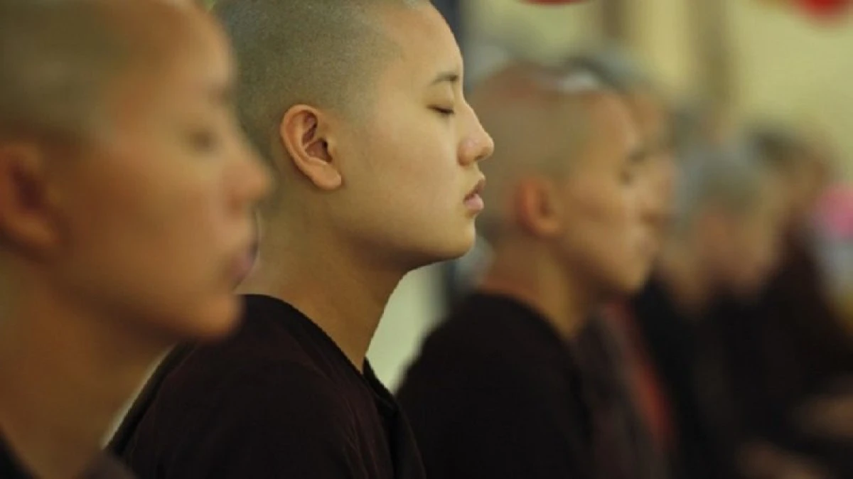 Se întâmplă în Tibet! Unul dintre principalii lideri ai budismului tibetan a renunțat la monahism