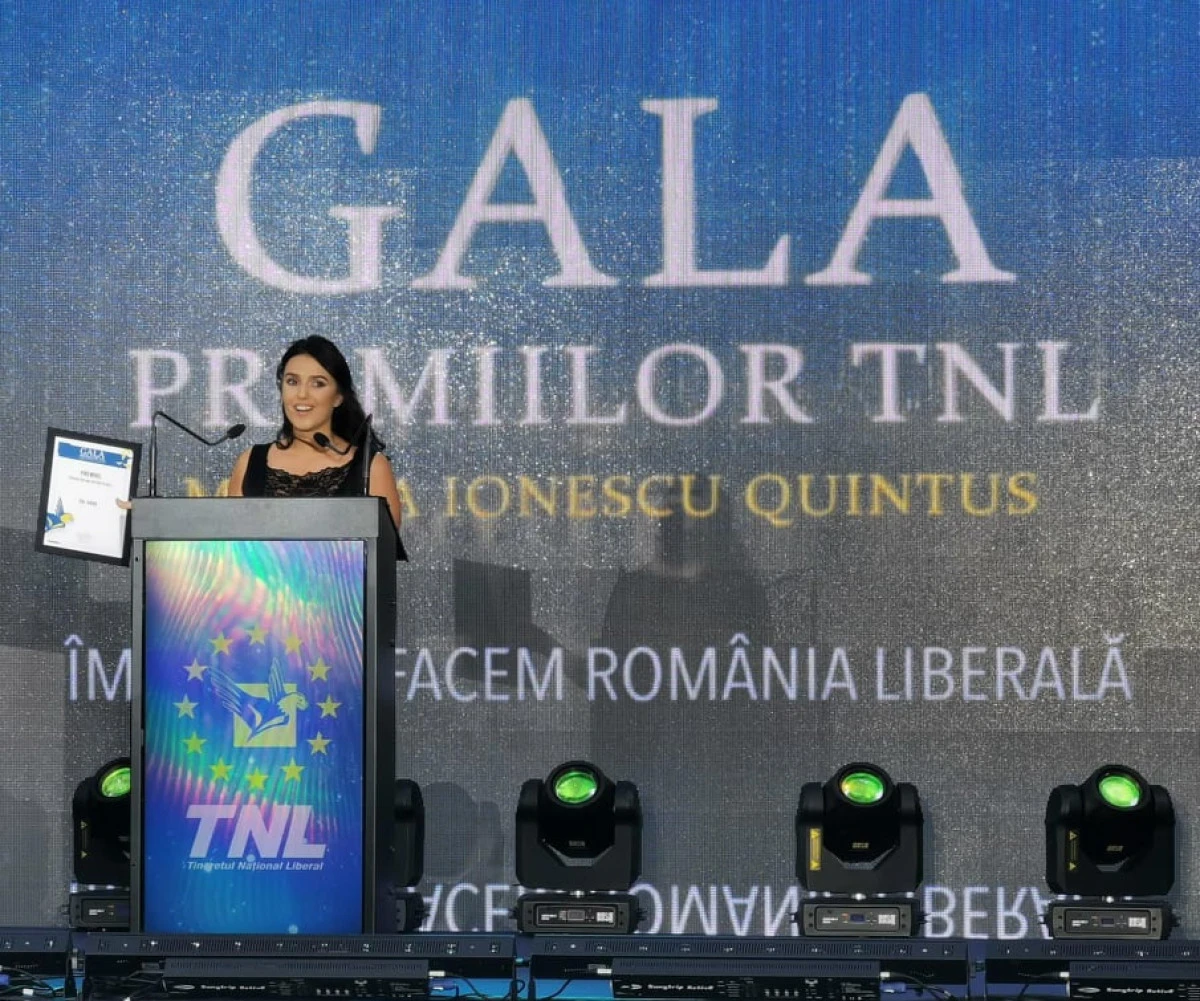 Se întoarce Quintus în mormânt: Patricia Dinga, împreună cu TNL Arad, obține premiul „Mircea Ionescu Quintus” pentru cea mai activă filială