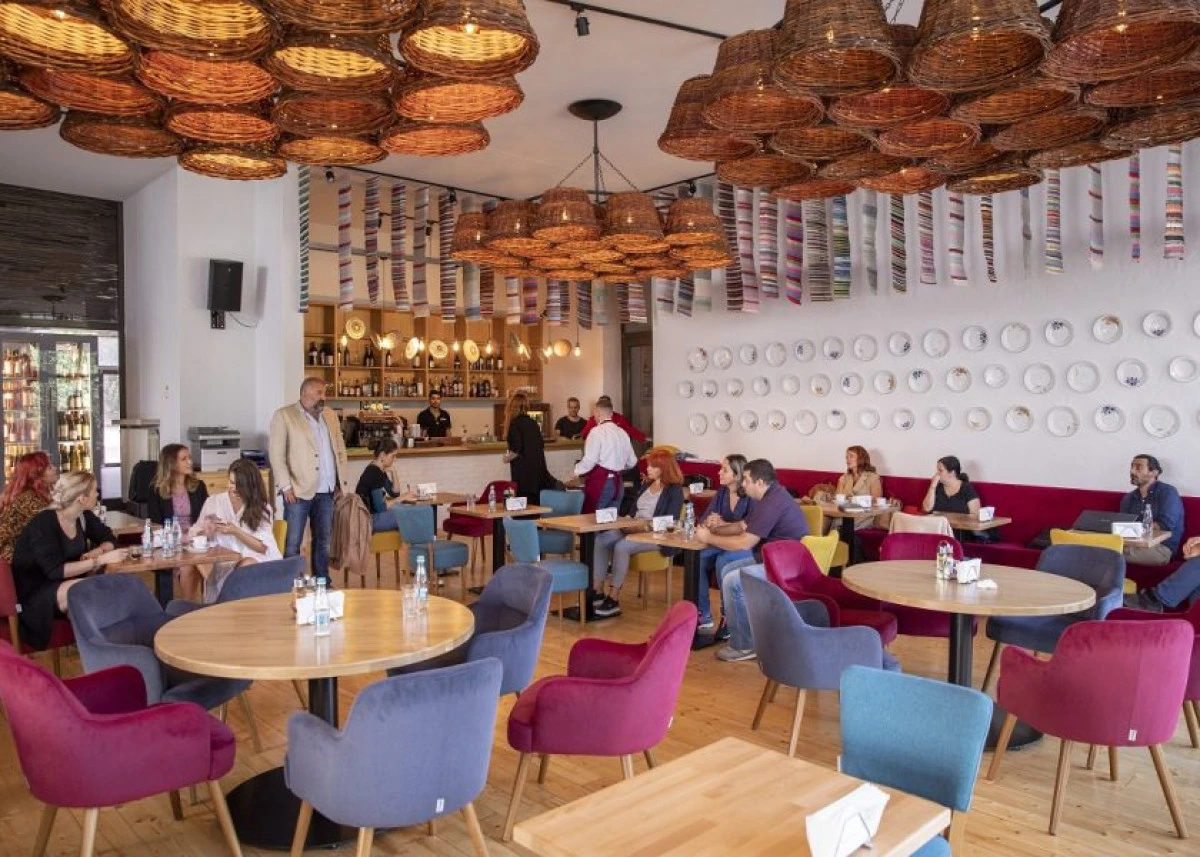 Se redeschid restaurantele, barurile și sălile de jocuri, în județul Arad. În mai multe localități masca e obligatorie pe stradă
