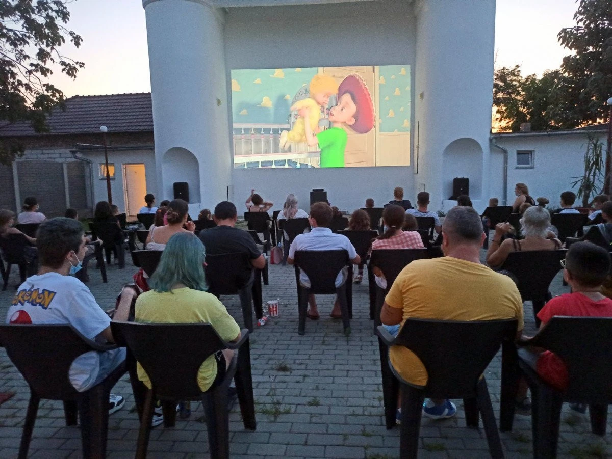 Se reiau proiecțiile de filme pentru copii, în grădina de vară de la cinematograful din Grădiște