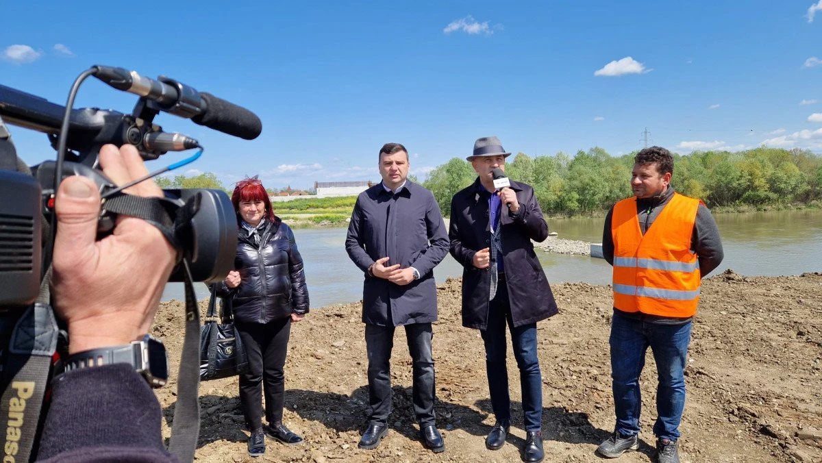 Se toarnă pilonul noului pod peste Mureș, care va avea o înălțime de 80 de metri!