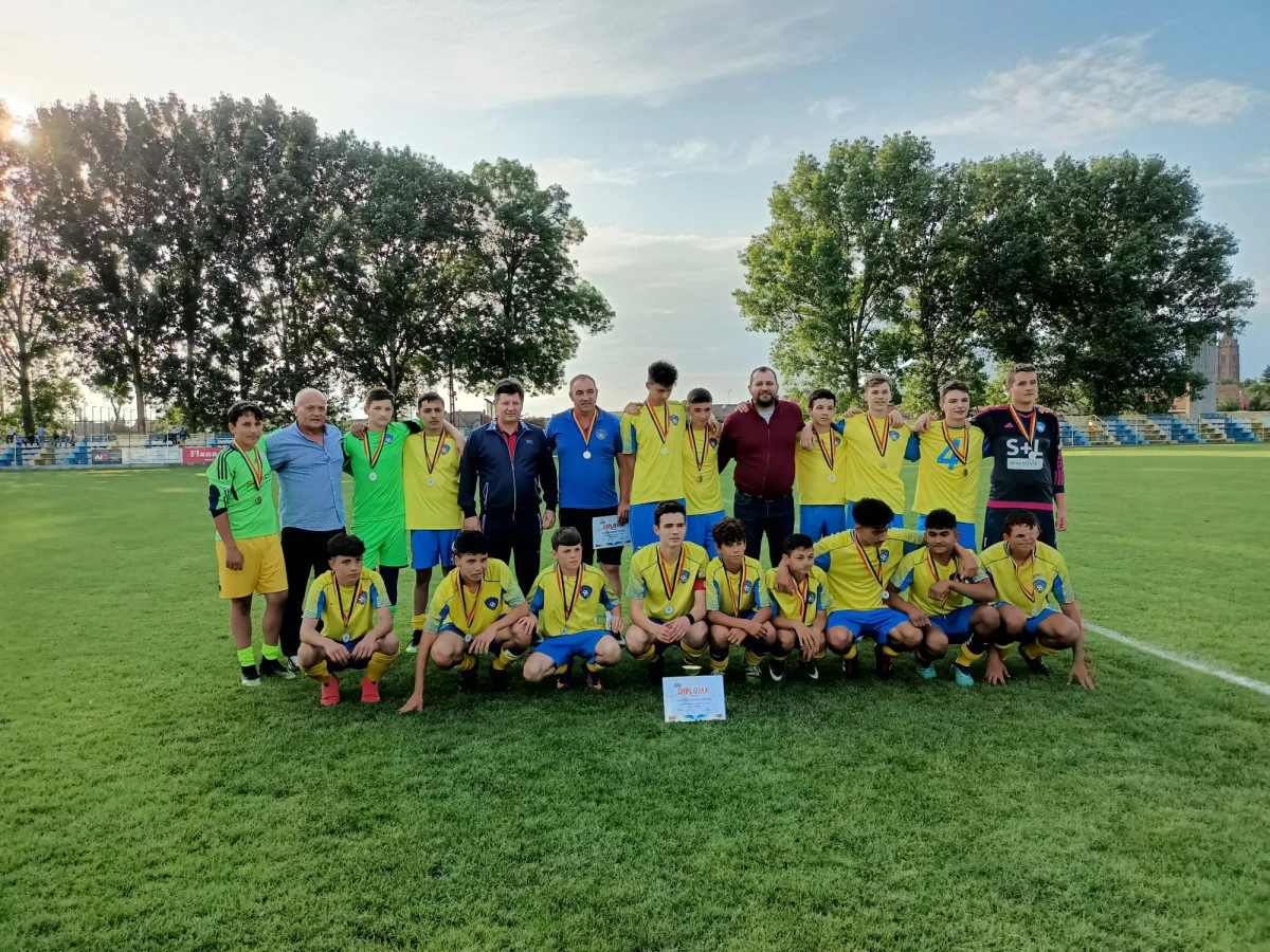 Seară de sărbătoare la Pecica! Echipa de juniori U15 a Progresului Pecica a cucerit, pentru prima dată în istorie, titlul de campioană județeană! (foto)