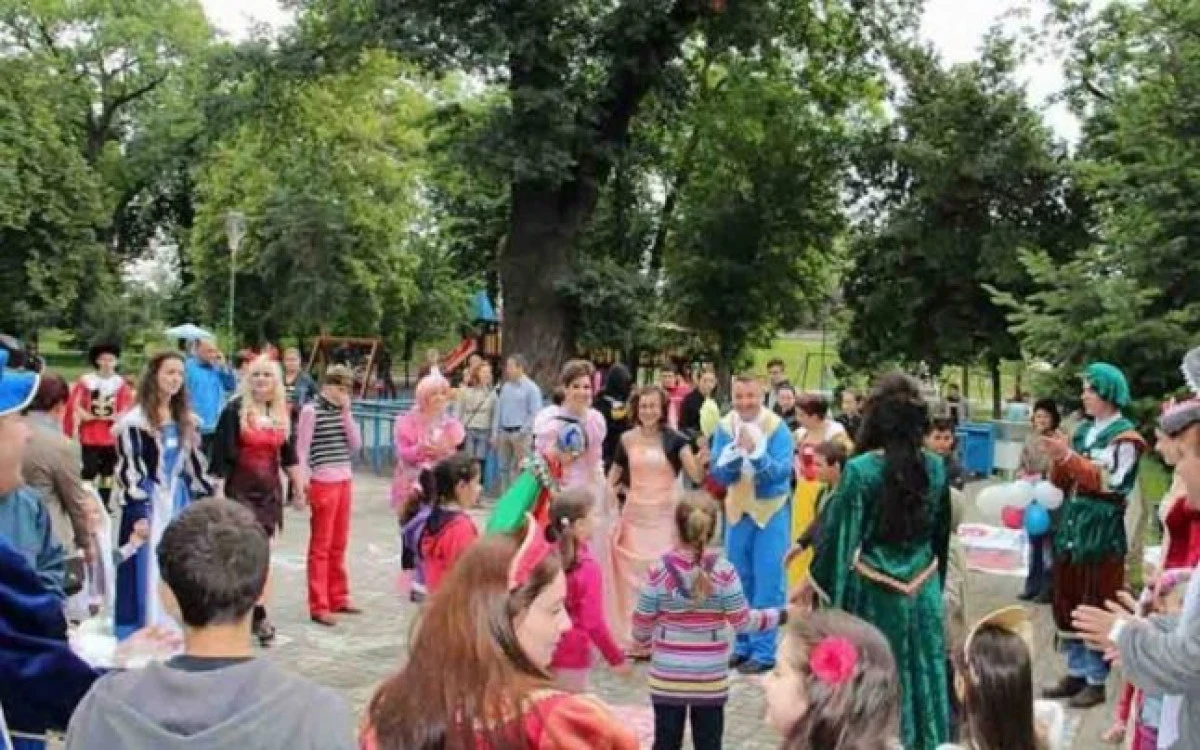 SECETA MARE IN PARCUL COPIILOR: COMERCIANTII PROFITA DIN PLIN, IAR APA E PE BANI!