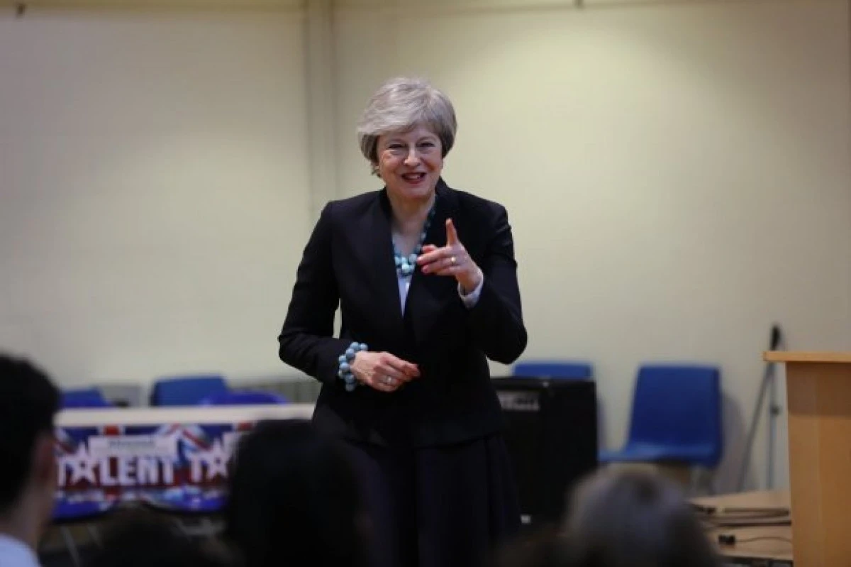 Şefa executivului britanic, Theresa May, a anunțat că demisionează