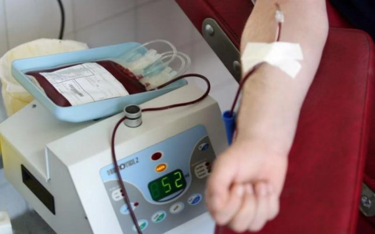 Șefa PNL Polivalentă donează plasmă şi „multe gânduri bune pentru cei care suferă“