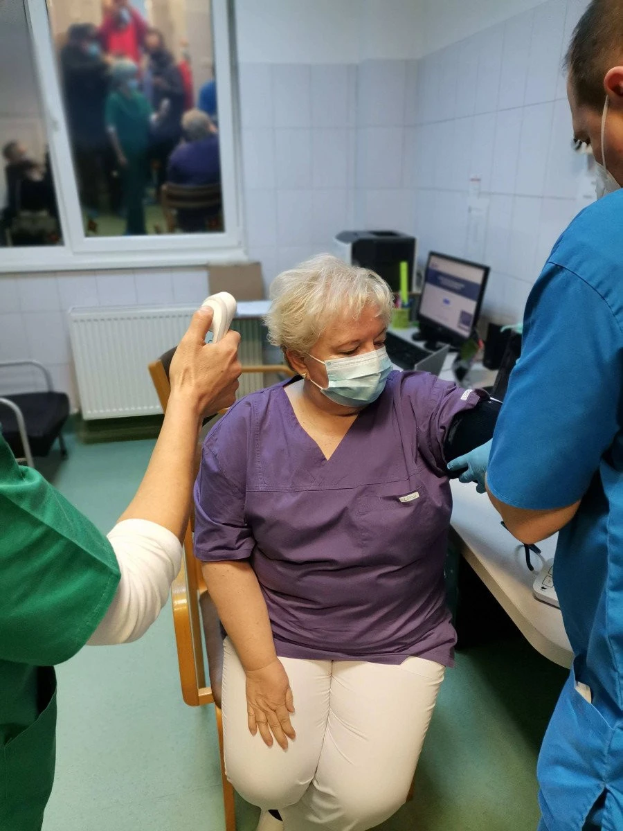 Șefa secției TBC, primul cadru medical din Arad care a fost vaccinat împotriva Coronavirus