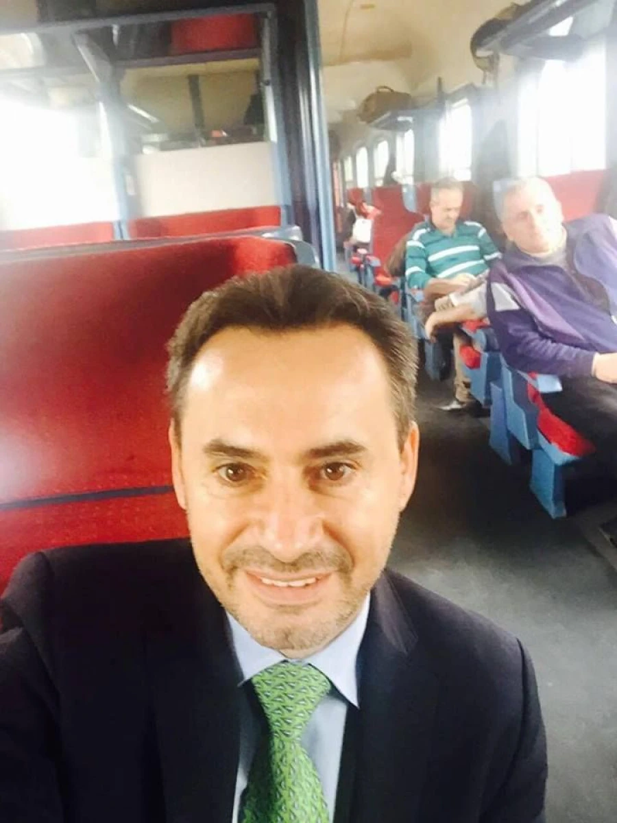 Selfie incendiar! Falcă merge cu trenul. Urmează fotografii cu Pistru plătind impozitele