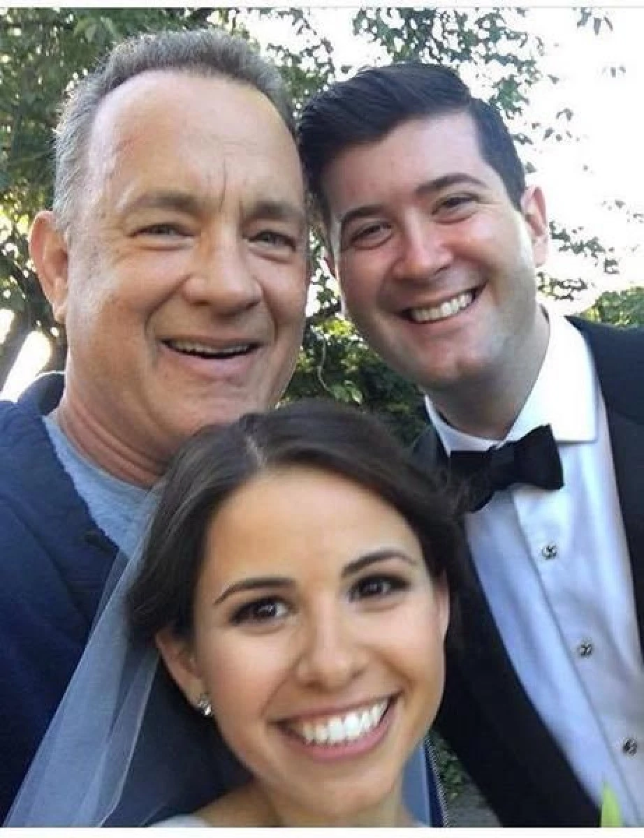 SELFIE-UL SĂPTĂMÂNII: TOM HANKS ȘI UN CUPLU DE MIRI