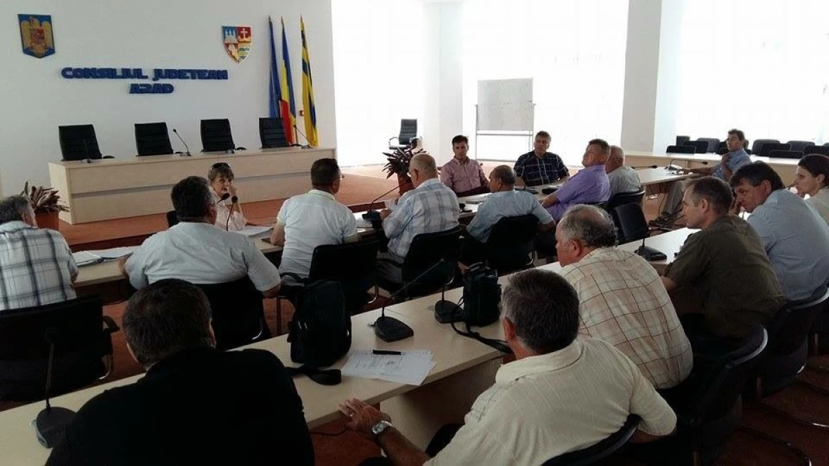 SENATORUL TRAIAN IGAS A PARTICIPAT LA SEDINTA ASOCIATIEI COMUNELOR, FILIALA ARAD