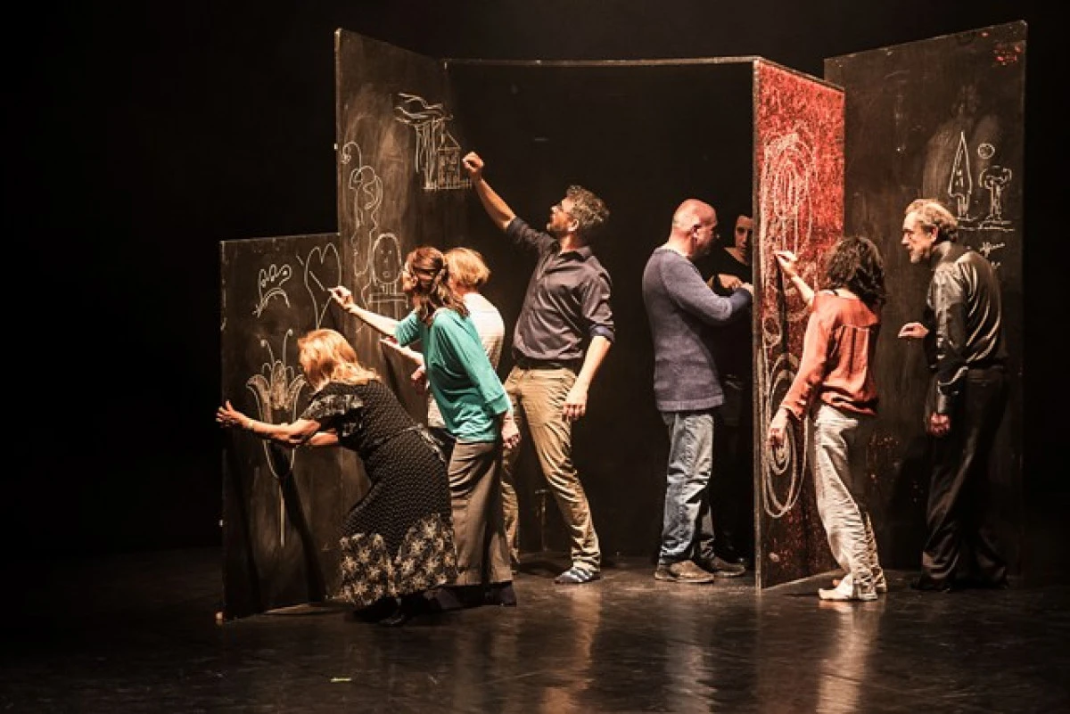 Seniorii arădeni - invitați să danseze pe scena Teatrului Clasic „Ioan Slavici” Arad