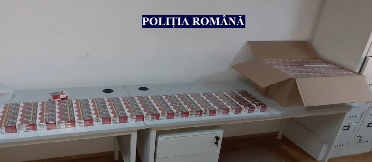 Septuagenară din Sântana, prinsă în timp ce vindea țigări de contrabandă de acasă