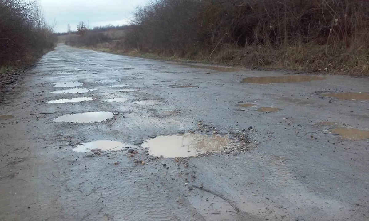 Sergiu Bîlcea se laudă cu asfaltul din municipiu, în timp ce drumurile judeţene sunt praf!