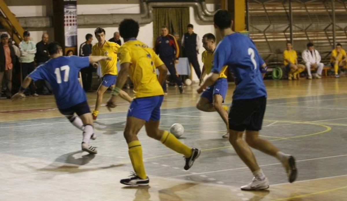 Sezonul judeţean de fotbal în sală debutează la Sîntana
