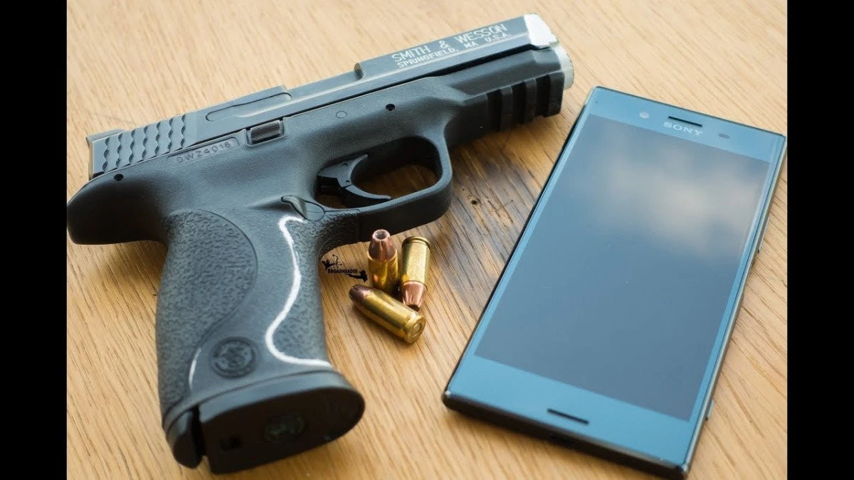 Și-a cumpărat un pistol din Germania