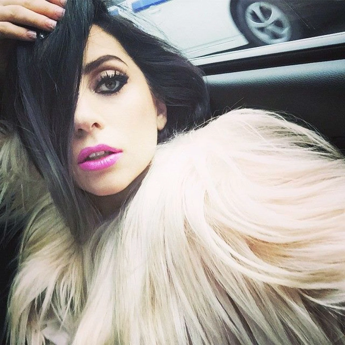 SI-A SURPRINS IUBITUL CU UN NOU LOOK! LADY GAGA ESTE DE NERECUNOSCUT