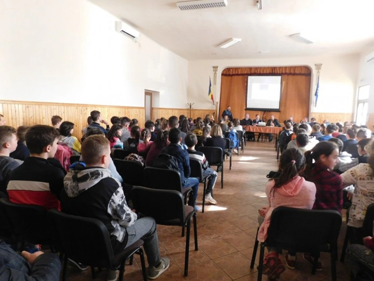 Siguranța școlară, subiectul unei activități preventiv-educative derulată la Școala Gimnazială din Șeitin