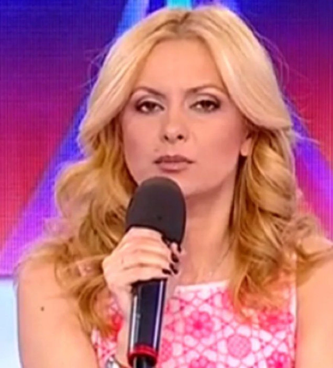 SIMONA GHERGHE, REVOLTATA: "SA VA FIE RUSINE!"
