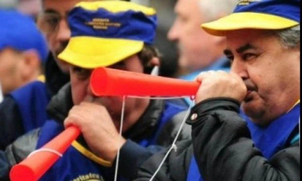 SINDICALISTII DIN DOMENIUL FEROVIAR DECLANSEAZA GREVA JAPONEZA SI AMENINTA CU PROTESTE SPONTANE