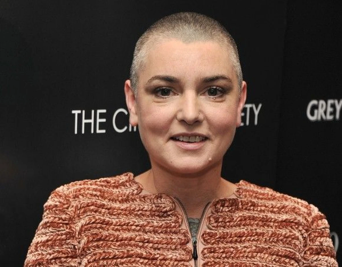 SINEAD O'CONNOR A ANUNTA PE PAGINA SA DE FACEBOOK CA VREA SA SE SINUCIDA