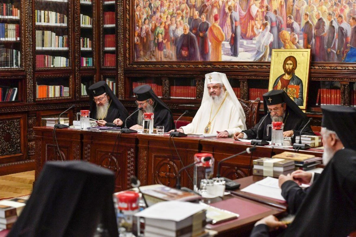 Sinodul BOR discută astăzi acuzațiile de homosexualitate aduse unor ierarhi
