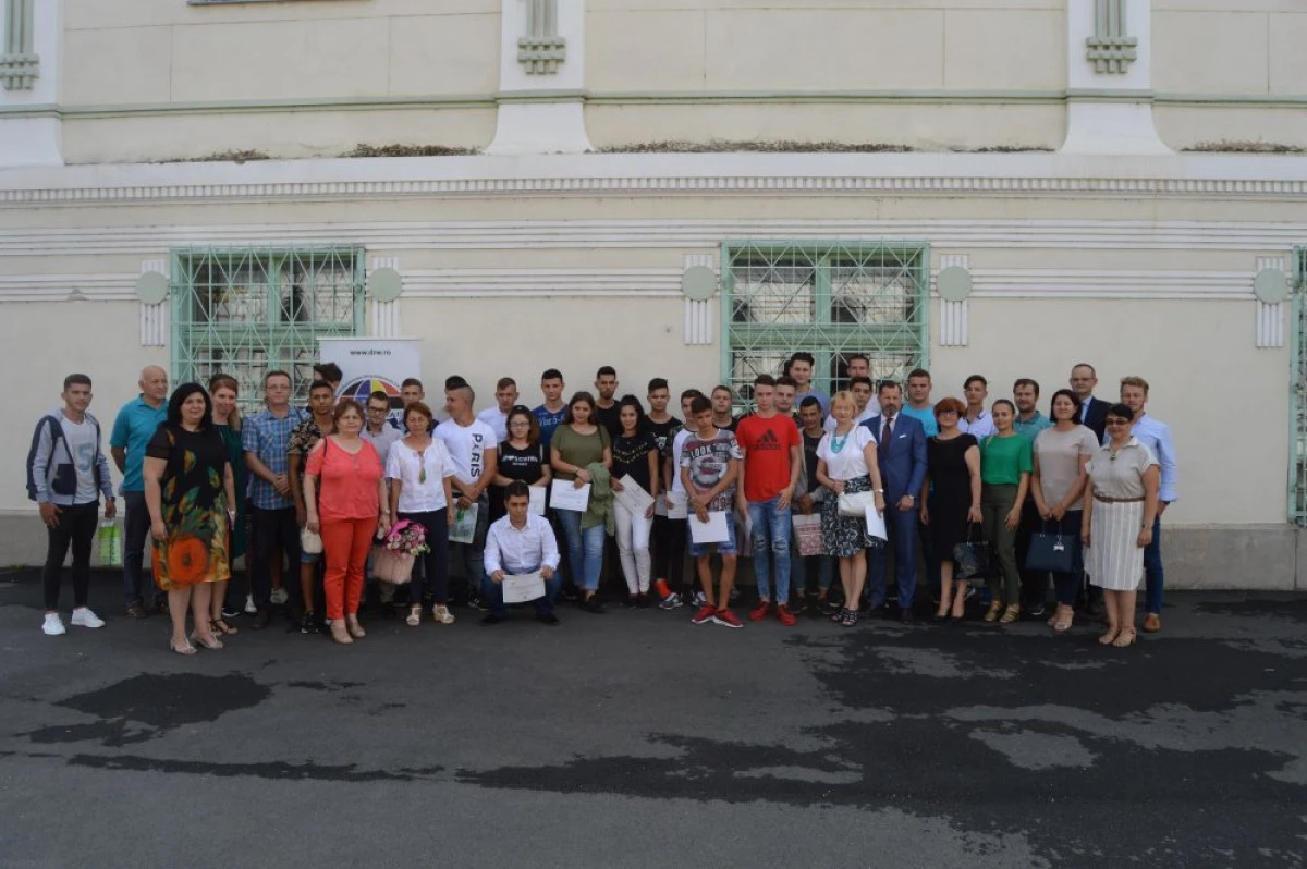 Sistemul dual de pregătire profesională implementat de DRW Arad, la a doua generație de absolvenți