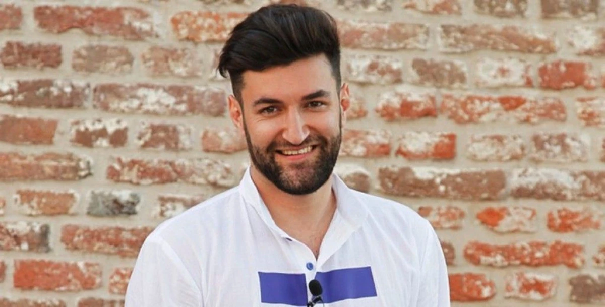 SMILEY ARE O RELAȚIE SECRETĂ CU O CÂNTĂREAȚĂ