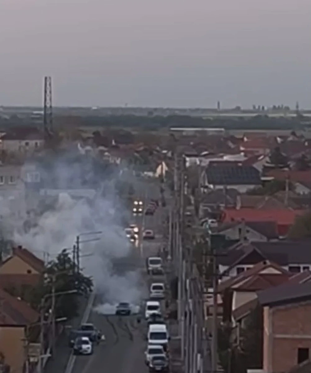 Șofer din Arad amendat după ce și-a turat mașina. A umplut o stradă de fum