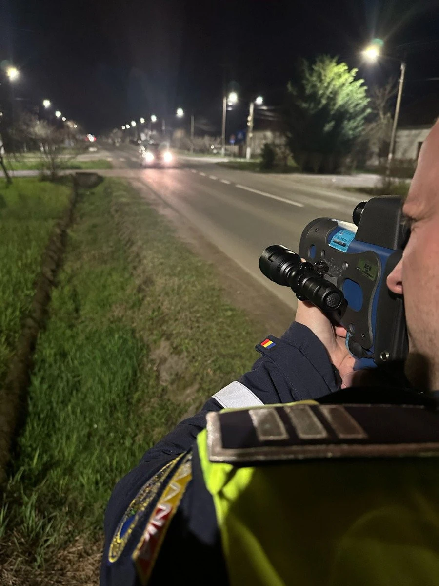 Șofer prins cu 122 km/h în Covăsânţ. A rămas patru luni fără permis