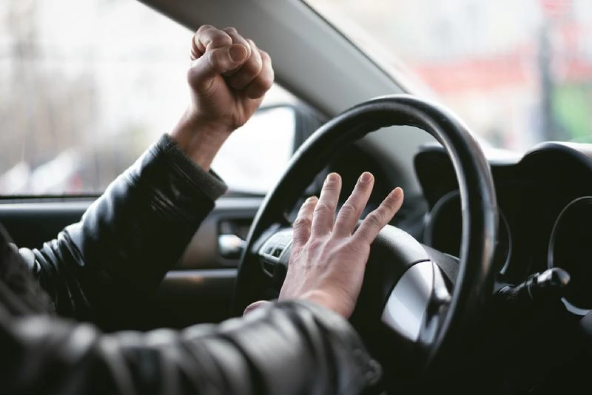 Șoferii agresivi vor putea fi reclamați direct printr-o aplicație. Platforma MAI se lansează duminică