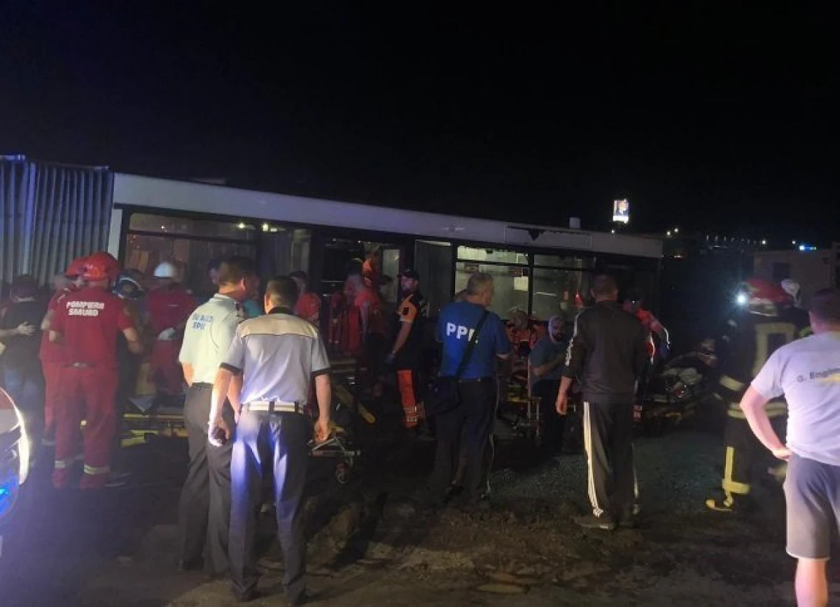 Șoferul autobuzului implicat în accidentul din Zona Industrială, vinovat de coliziunea cu TIR-ul