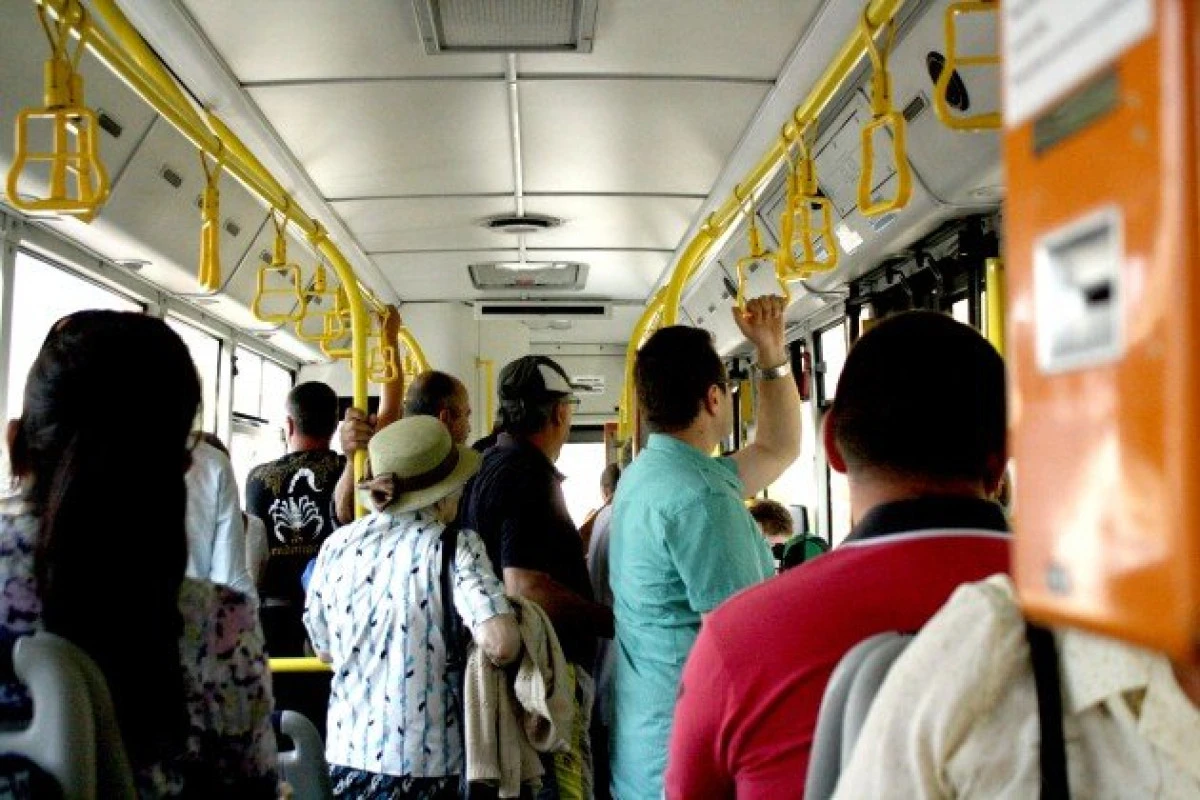 Șoferul Dorel și-a „uitat“ pasagerii încuiați în autobuz și a plecat la cumpărături
